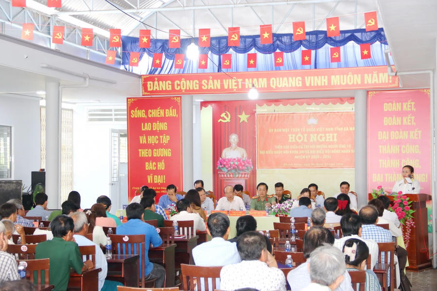 Quang cảnh Hội nghị tiếp xúc cử tri.