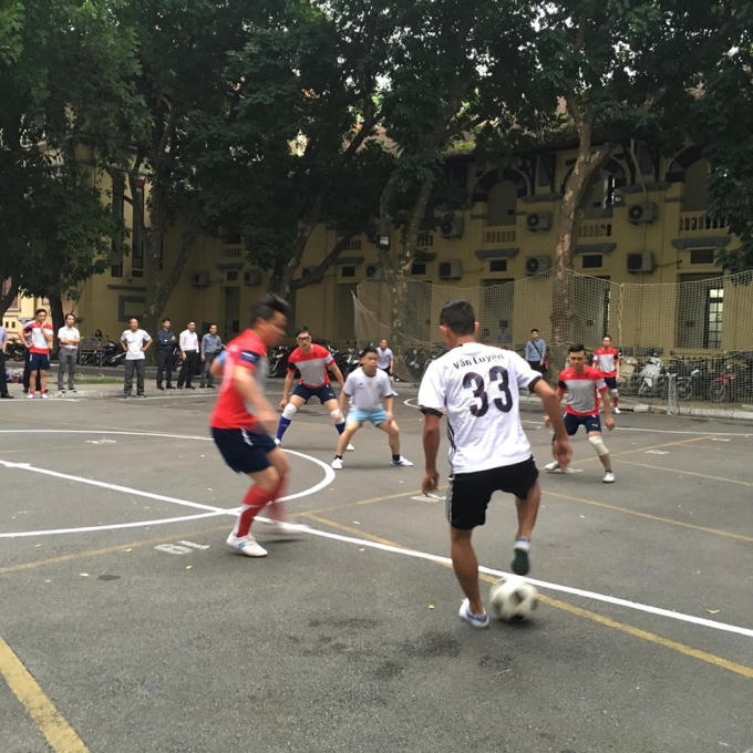 Đội Báo Pháp luật Việt Nam và đội Đại học Luật Hà Nội "Ngang sức ngang tài".