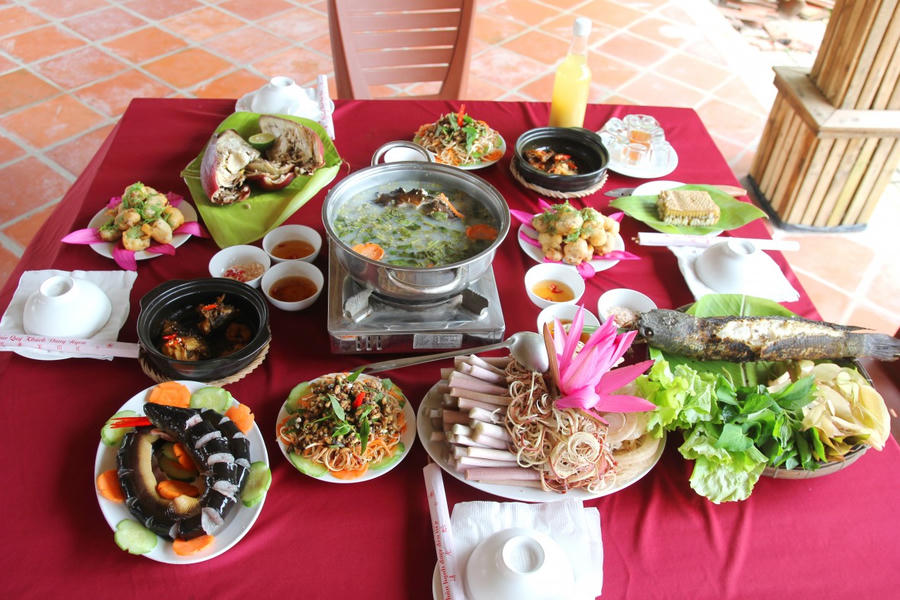 Lươn được chế biến thành nhiều món ăn dân dã, bổ dưỡng như canh chua lươn, lươn xào sả ớt, cháo lươn…