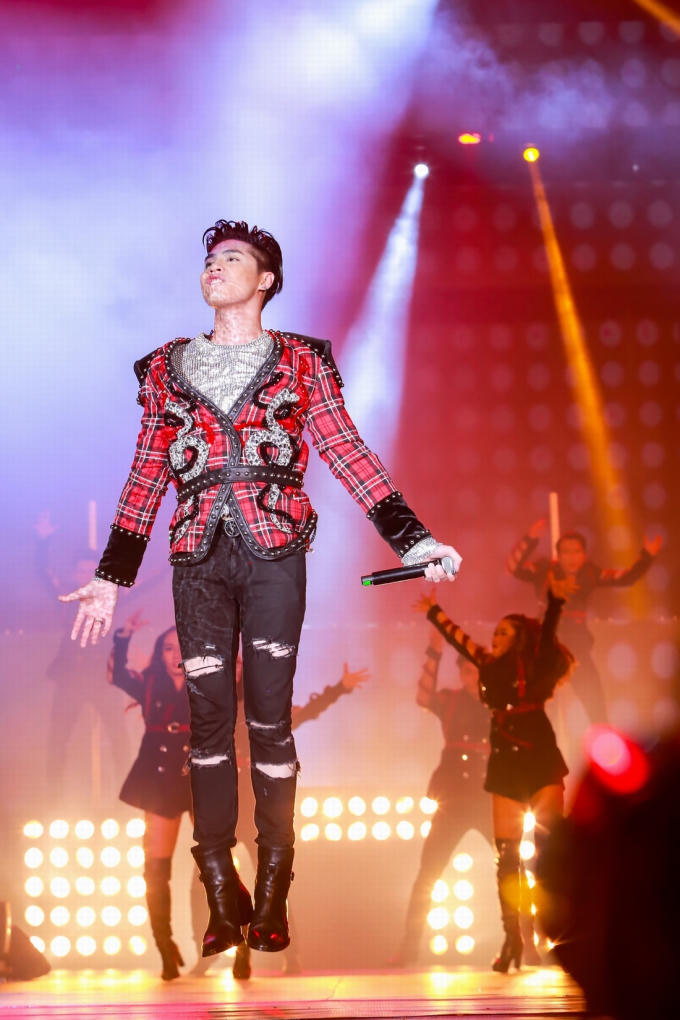 Noo Phước Thịnh khiến 20 nghìn khán giả Hà Nội