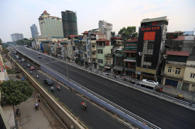 Sau nhiều tháng chậm tiến độ đến nay đơn vị thi công đang gấp rút hoàn thiện các hạng mục nhỏ và sẽ thông xe vào ngày 7/10/2018 tới.