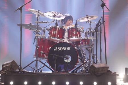 Bộ 3 gi&aacute;m khảo Vietnam's got talent đi&ecirc;u đứng với cậu b&eacute; đ&aacute;nh trống 9 tuổi