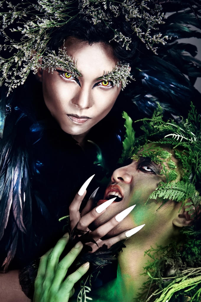 Nếu hình tượng Linh dương với đôi mắt trợn ngược dễ dàng gây sự khiếp sợ cho người xem thì hình tượng Chim ưng với nụ cười nhếch mép bí hiểm làm lạnh sống lưng bất kì ai chiêm ngưỡng tác phẩm.