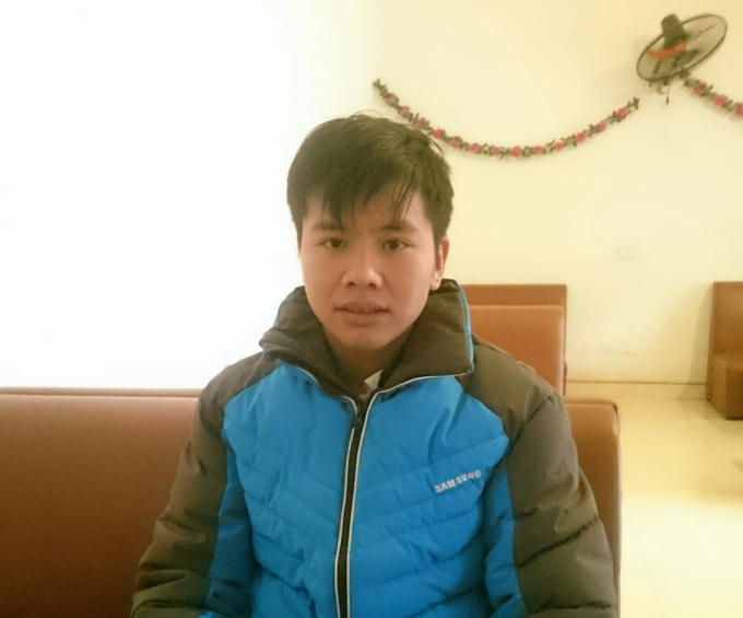 Anh Hoàng Văn Dáng trao đổi sự việc với phóng viên.