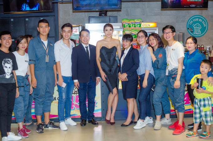 Ngọc Quyên và Lâm Vinh Hải giao lưu với khán giả miền Tây sau phim