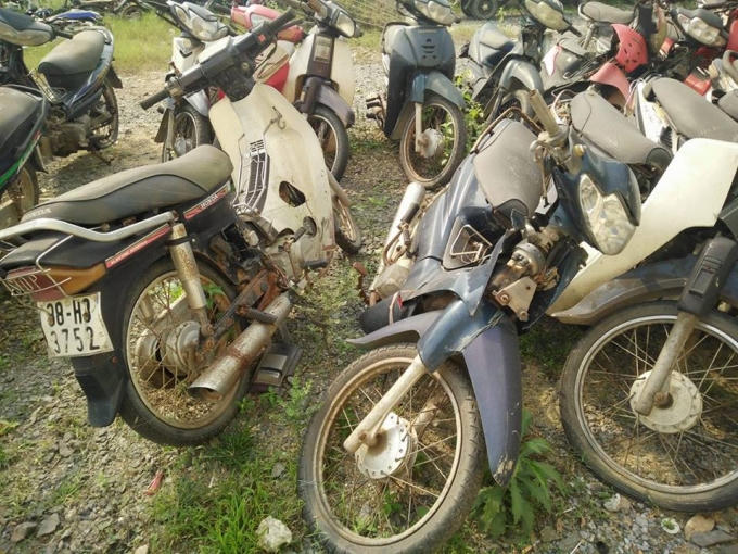 Nhiều xe bị giam giữ lâu ngày "trơ gan cùng tuế nguyệt" đã bị xuống cấp, hư hỏng nặng.