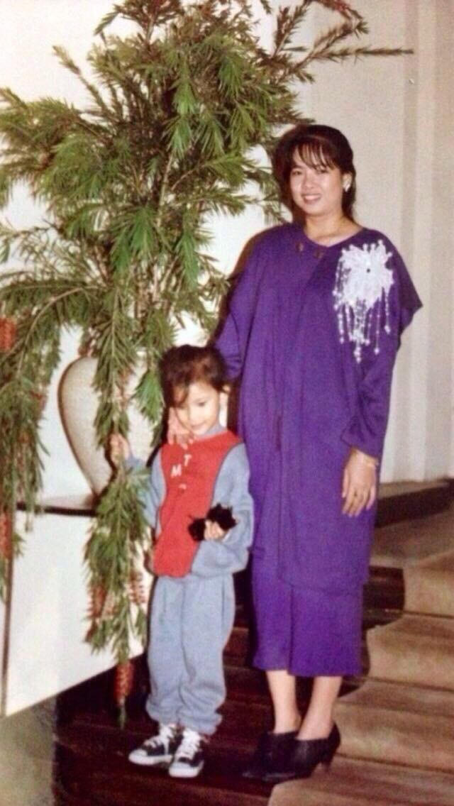 Hình ảnh bộ trang phục của mẹ Trương Thị May.