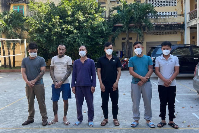 Các đối tượng bị Công an tỉnh Thanh Hóa tạm giữ trong vụ án mua ô tô và cầm đồ trá hình để hoạt động tín dụng đen. (Ảnh: Công an cung cấp).