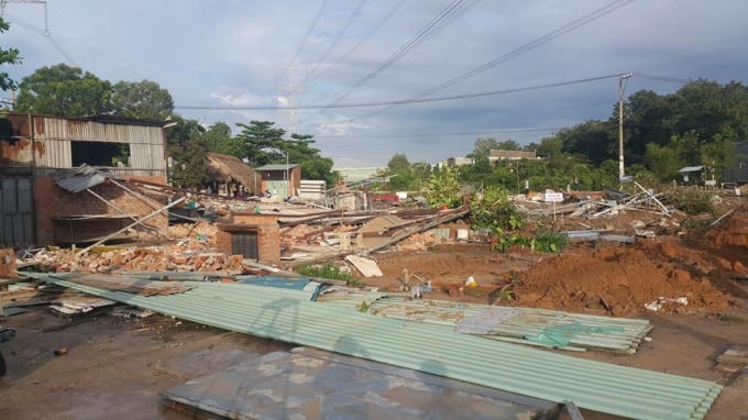 Khu chợ trên đất ông Oanh bị phá tan hoang.