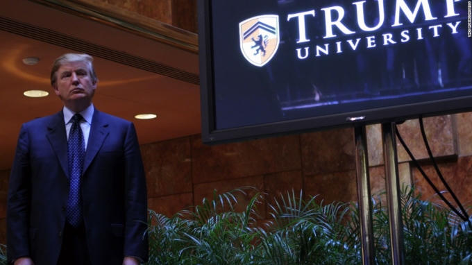 Nếu tòa không hoãn phiên xét xử, ông Trump sẽ phải ra hầu tòa vào ngày 28/11 tới. (Ảnh: CNN)