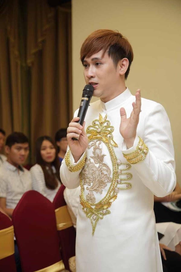 Nguyên Vũ đảm nhận vai trò MC.