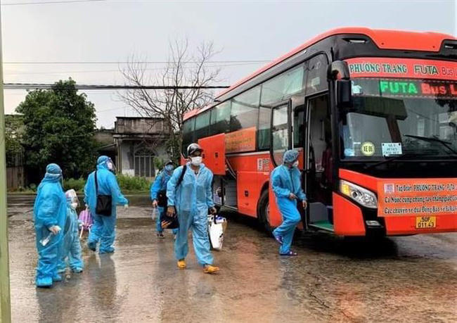 Người chưa tiêm đủ liều vaccine COVID-19 ở vùng dịch về phải cách ly 14 ngày, xét nghiệm 3 lần. Ảnh minh họa