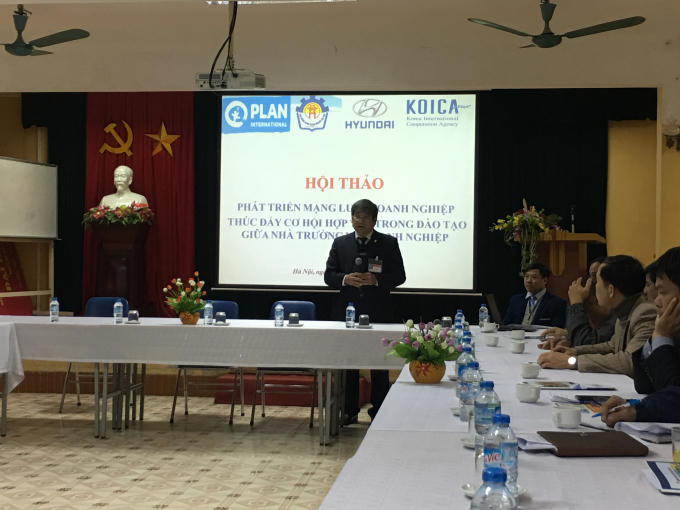 Ông Phạm Đức Vinh, Hiệu trưởng Trường Cao đẳng nghề Công nghiệp Hà Nội phát biểu tại Hội thảo.