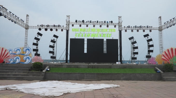 Chương trình nhạc hội với chủ để "Cửa Lò Biển Hát" khai trương mùa du lịch Cửa Lò năm 2016 chẩn bị những khâu cuối cùng, hứa hẹn sẽ đem đến cho du khách những màn biển diễn nghệ thuật hất dẫn.