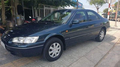 Sốc với Toyota Camry, Land Cruiser, Corolla Altis giá chỉ từ 14,5 triệu đồng tại VN