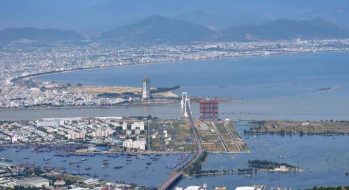 Khu đô thị quốc tế Đa Phước - The Sunrise Bay đang tiến hành bồi đắp lấn vịnh Đà Nẵng - Ảnh: Hoàng Sơn