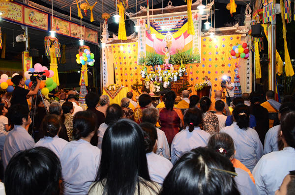 Đại lễ Phật Đản 2017 tại chùa Phụng Thánh.