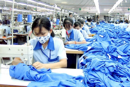 Sa thải người lao động trái luật có thể bị phạt ở tù. (Ảnh minh họa).