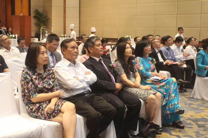 Anh76.