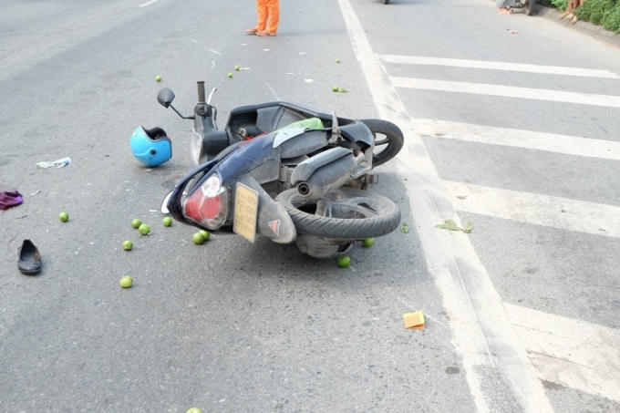Cú tông mạnh khiến một người phụ nữ nhập viện trong tình trạng nguy kịch.