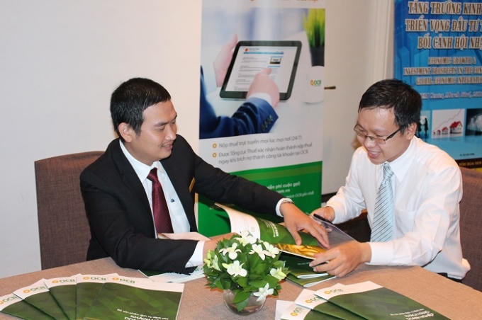 OCB tư vấn cho khách hàng doanh nghiệp tại hội thảo.