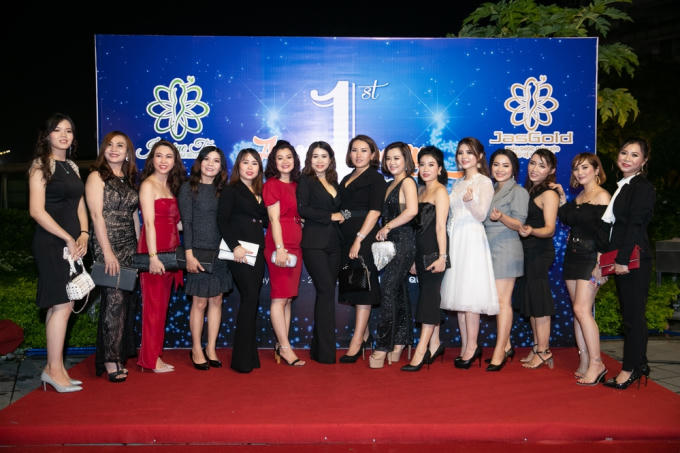 Đan Trường hội ngộ Cẩm Ly, song ca ăn ý trên sân khấu