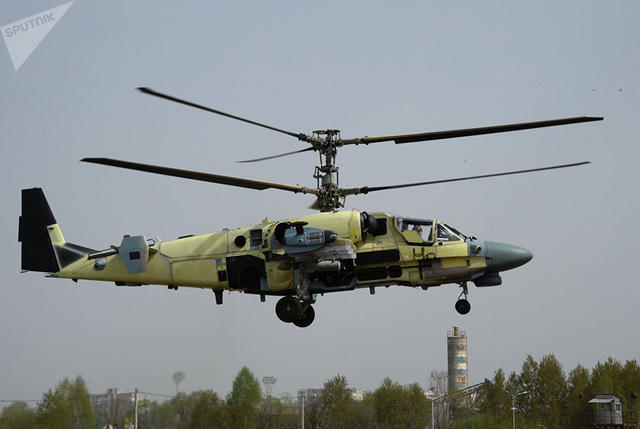 Trực thăng Cá sấu Ka-52 tiến hành bay thử sau khi được đưa ra khỏi nhà máy.