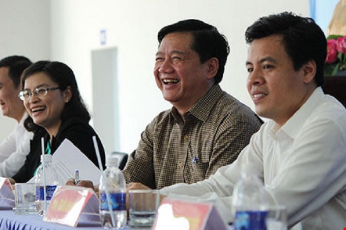 Các ứng viên ĐBQH khóa XIV tiếp xúc cử tri tại đơn vị bầu cử số 9 (huyện Củ Chi, Hóc Môn), sáng 7-5. Ảnh: HOÀNG GIANG.