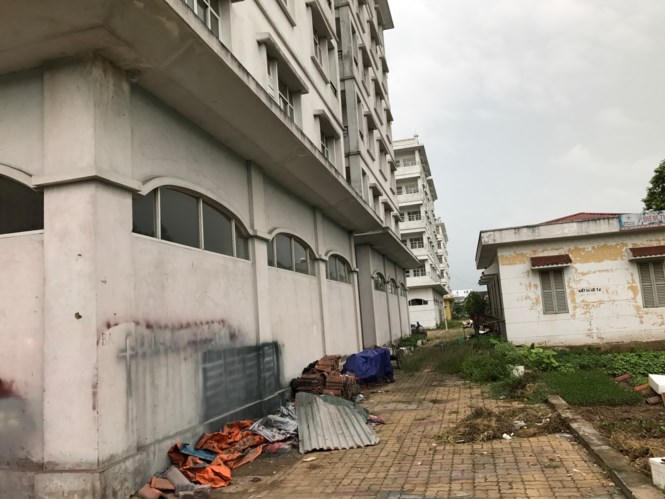 Rác thải tràn ngập, hôi hám