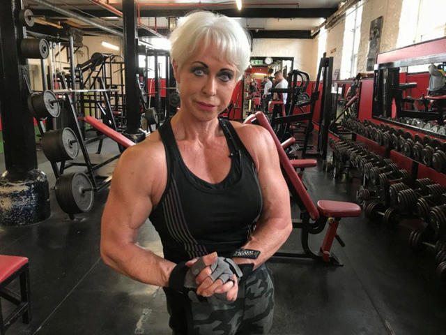 Bà Angela là một người mẫu thể hình nổi tiếng