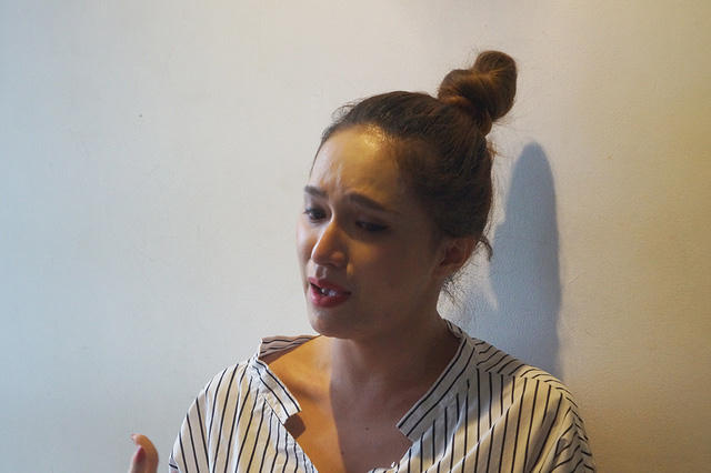 Trước câu hỏi hiện tại có làn sóng mạnh mẽ kêu gọi tẩy chay cô từ khán giả và đồng nghiệp, Hương Giang Idol cho biết lúc này bản thân cô chỉ biết chấp nhận vì “mọi người đã nghĩ như vậy thì tôi cũng chẳng thể thay đổi được gì”.