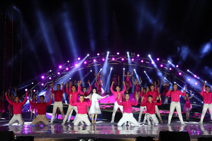 Đó là sự lan tỏa của đam mê và tuổi trẻ từ Văn Mai Hương với “The Winner Takes It All &amp; Dancing Queen”, là một Hoàng Quyên ngọt ngào với “Lung linh đêm Đà Nẵng”...