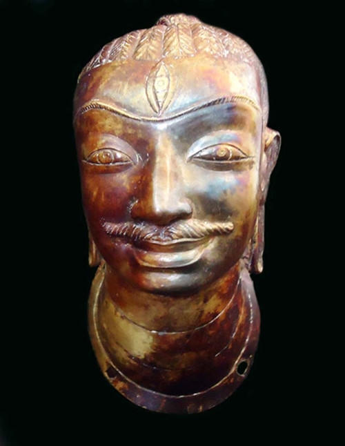 Đầu tượng Shiva bằng vàng hiện đang lưu giữ tại Bảo tàng Quảng Nam.