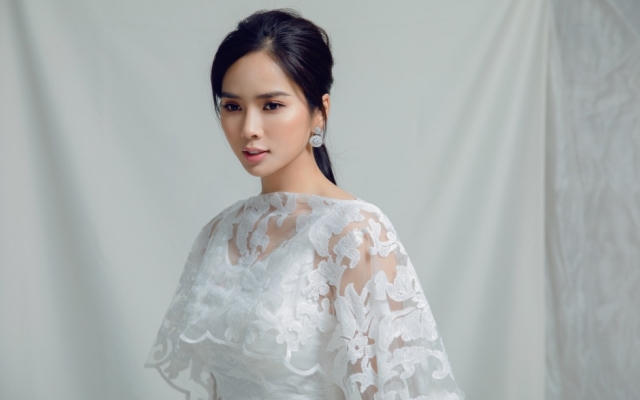 Bella Mai khoe vẻ đẹp yêu kiều, quý phái khác xa hình tượng