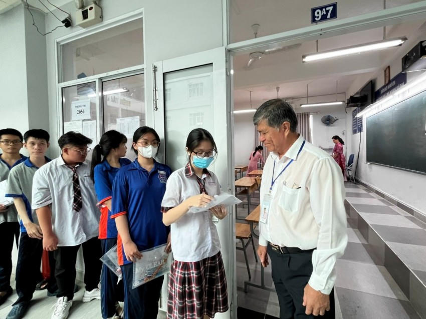 Thí sinh TP HCM tham dự kỳ thi tốt nghiệp THPT năm 2024 - Ảnh: VGP