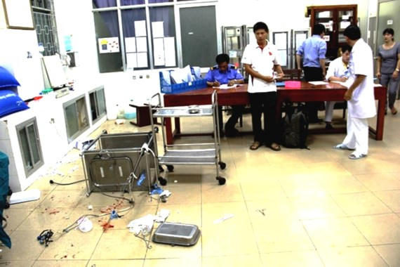 Theo Bộ Y tế, thời gian qua, tại một số cơ sở khám bệnh, chữa bệnh đã xảy ra tình trạng người nhà người bệnh, côn đồ hành hung nhân viên y tế.