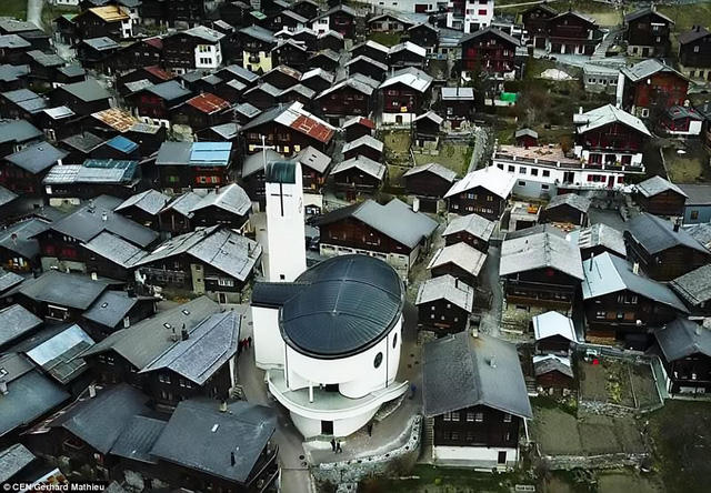 Thị trấn Albinen của Thụy Sĩ đã sụt giảm dân số nhanh chóng trong những năm gần đây và đang cần có thêm người tới sống để nơi đây không biến mất khỏi bản đồ dân cư.