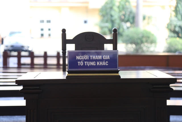 Cựu trung tướng Phan Văn Vĩnh bị ngất v&agrave; ng&atilde; trong bệnh viện