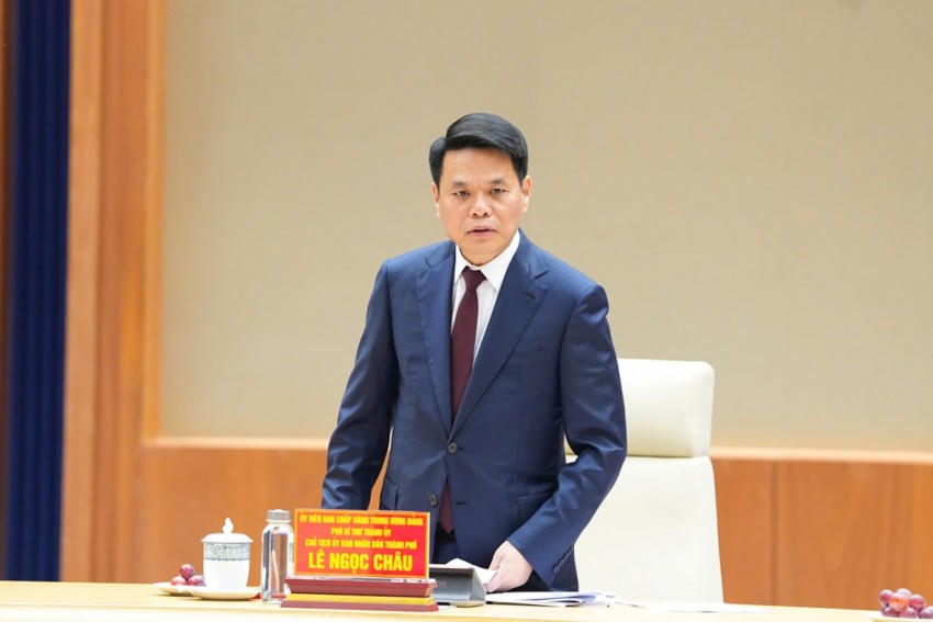 Chủ tịch UBND TP Hải Phòng Lê Ngọc Châu phát biểu chỉ đạo tại cuộc họp.