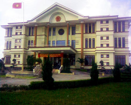 Uỷ ban nhân dân huyện Đắk Pơ, tỉnh Gia Lai nơi bị Thủ quỹ chiếm đoạt tiền và đã được thu hồi theo sự tố cáo của công dân.