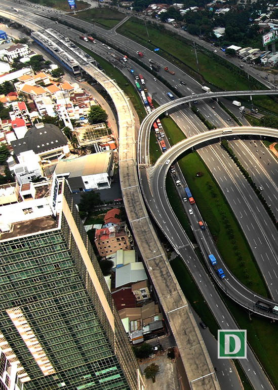 Metro Bến Thành – Suối Tiên qua tại nút giao thông Cát Lái.