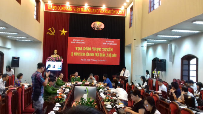 Tọa đàm trực tuyến “Lộ trình thay đổi hình thức quản lý hộ khẩu”.