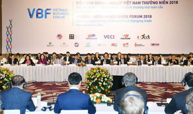 Thủ tướng tham dự Diễn đàn Doanh nghiệp Việt Nam.