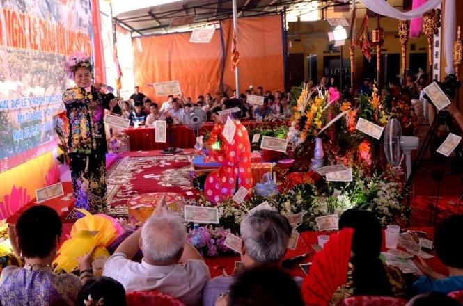 Một buổi hầu đồng - Ảnh: NGUYỄN Á