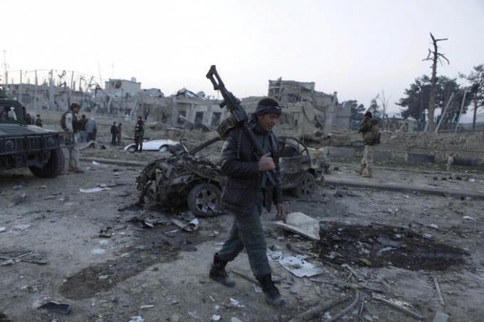 Taliban đ&aacute;nh bom Tổng l&atilde;nh sự qu&aacute;n Đức tại Afghanistan, hơn 100 người thương vong