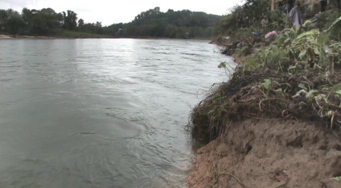 Việc sạt lở diễn ra tại bờ sông Trường là sự thật. Nguyên nhân nào khiến lãnh đạo huyện Bắc Trà My lại khẳng định là bài viết không đúng sự thật?