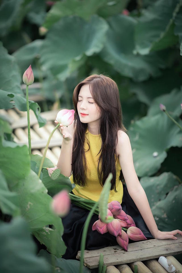 Hầu hết mỗi năm khi đến mùa sen, Huyền đều hào hứng đi chụp ảnh.