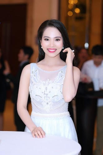 Xuất hiện trong sự kiện này, Dương Kim Ánh không chỉ gây thiện cảm với hình ảnh xinh đẹp bên ngoài mà còn cuốn hút người khác bởi sự thông minh và hòa nhã trong ứng xử.