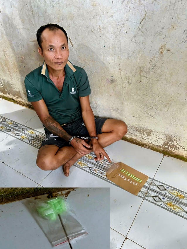 Đối tượng Diệp Kết cùng tang vật tại hiện trường.