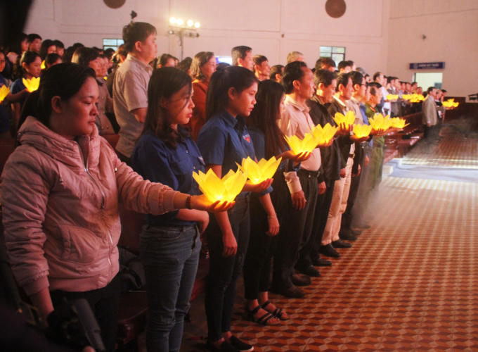 Rất đông các tầng lớp nhân dân và cán bộ chiến sỹ Công an tỉnh Gia Lai tham dự buổi lễ.